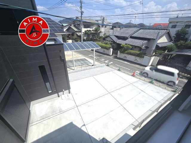 福津市西福間3丁目第1-4棟（2号棟）の外観：施工例|風をしっかりと感じられるバルコニーでは、毎日が洗濯日和です。広々としているので洗濯も楽しくなるでしょうし、気分転換にバルコニーからの眺めを楽しむのもいいでしょう。