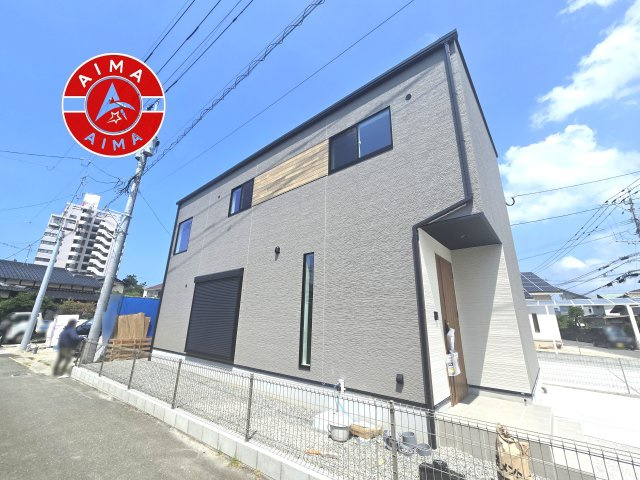 福津市西福間3丁目第1-4棟（2号棟）の内観：施工例|多くの時間を過すことになるリビングだからこそ、いつも穏やかな空間・解放感が味わえ毎日が充実します。