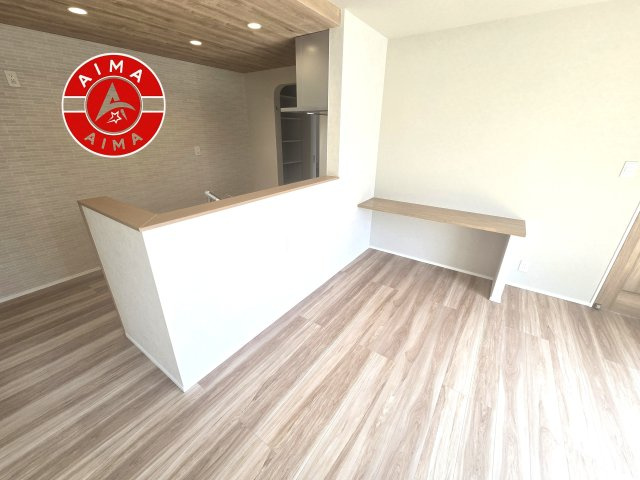 福津市西福間3丁目第1-4棟（2号棟）の内観：施工例|キッチンから立ち込める香りが今日の料理を期待させます。