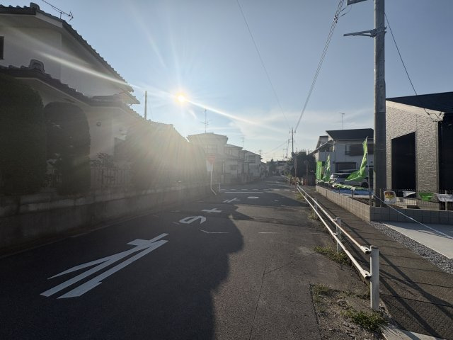 【前面道路含む現地写真】 | 熊谷市肥塚第3 Livele Garden.s　新築戸建　全3棟　2号棟