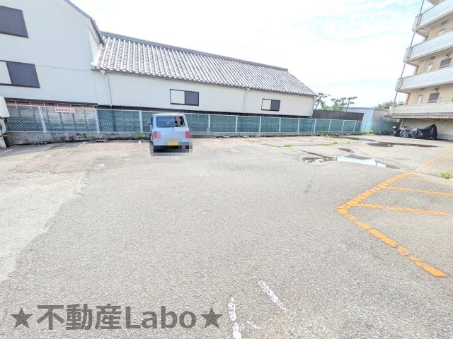 エスチュアリー64の駐車場