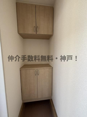 【玄関】 | 神戸市西区王塚台4丁目　新築戸建　仲介手数料無料！ | 収納もある玄関です