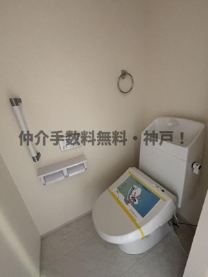 【トイレ】 | 神戸市西区王塚台4丁目　新築戸建　仲介手数料無料！ | 落ち着いた色調のトイレです