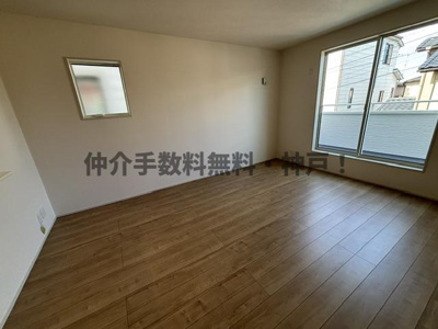 【居間・リビング】 | 神戸市西区王塚台4丁目　新築戸建　仲介手数料無料！ | 使いやすい居間です