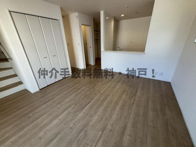 【居間・リビング】 | 神戸市西区王塚台4丁目　新築戸建　仲介手数料無料！ | こちらの居間で趣味の時間をお楽しみください