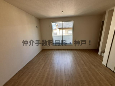 【居間・リビング】 | 神戸市西区王塚台4丁目　新築戸建　仲介手数料無料！ | ゆったりとしたリビングです