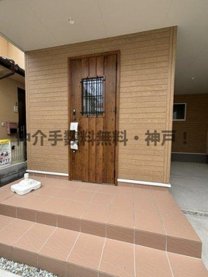 【玄関】 | 神戸市西区王塚台4丁目　新築戸建　仲介手数料無料！ | 明るい玄関です