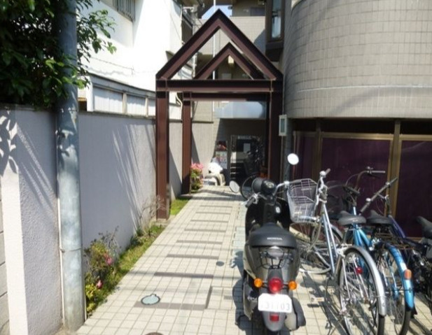 イクス中野のエントランス