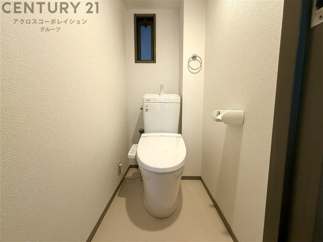 温水洗浄便座付きのトイレです♪