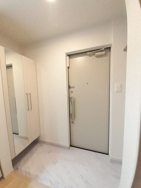 ヴィラ　エクセレーナの玄関
