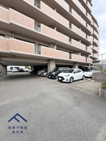 スカイハイツ神松寺の駐車場