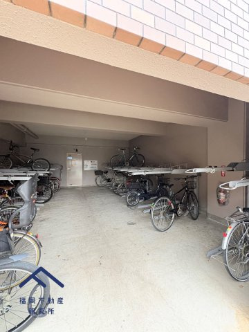 スカイハイツ神松寺の駐車場
