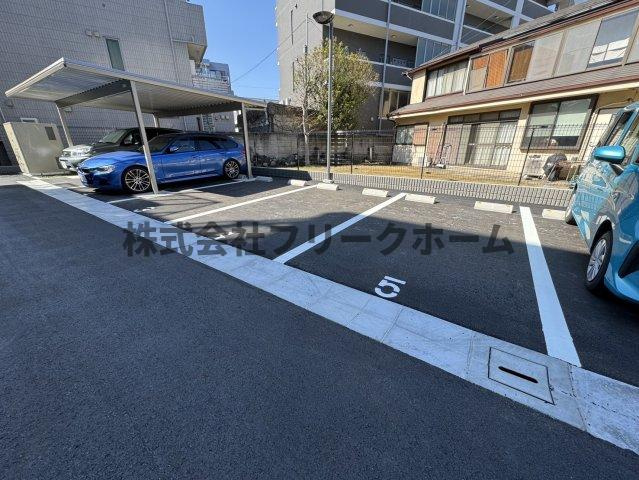 シンクロニシティ武蔵野の駐車場