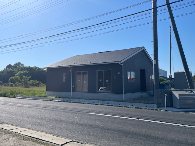 斐川町上庄原第1（1階建）3LDKの前面道路含む現地写真