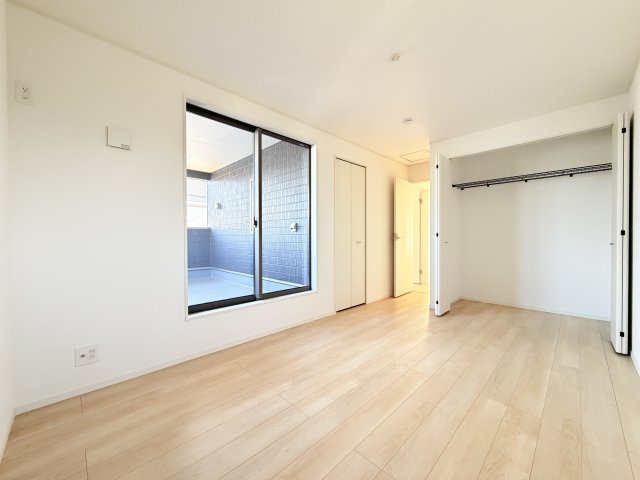クレイドルガーデン藍住町富吉第1の洋室|落ち着いた色調の洋室です