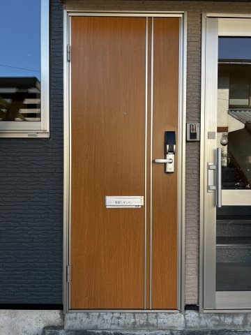 コーポラス手形のその他共用部分|玄関ドア※反転間取　実際の色や建具は異なります