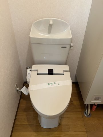 コーポラス手形のトイレ|温水洗浄便座※反転間取　実際の色や建具は異なります