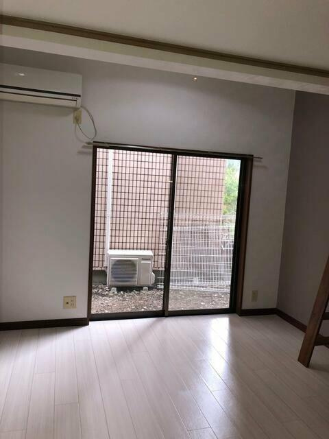 同棟別室