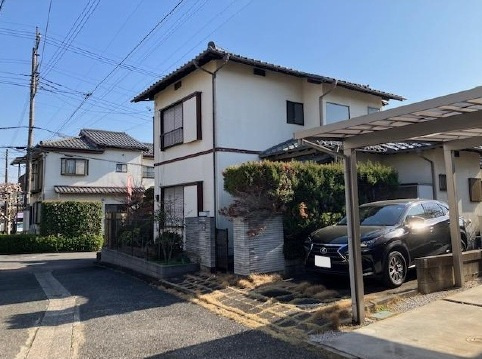 中古戸建　東松山市旗立台9-8（期間限定現況販売）の前面道路含む現地写真