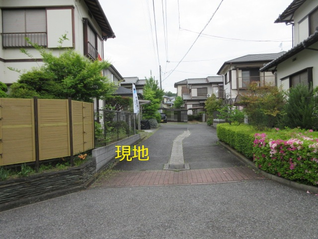 中古戸建　東松山市旗立台9-8（期間限定現況販売）の前面道路含む現地写真