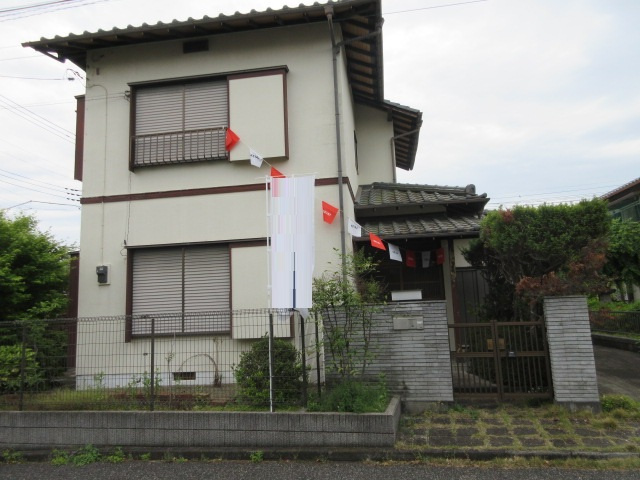 中古戸建　東松山市旗立台9-8（期間限定現況販売）の前面道路含む現地写真