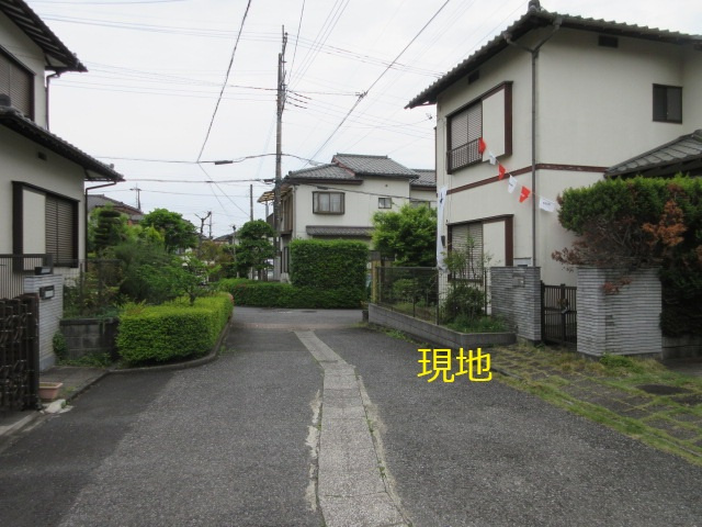 中古戸建　東松山市旗立台9-8（期間限定現況販売）の前面道路含む現地写真