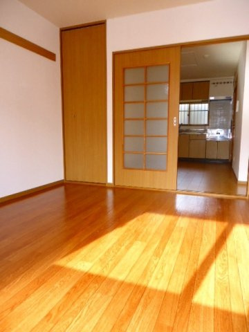 ア－バンライフ丸の内の内装|明るい室内です