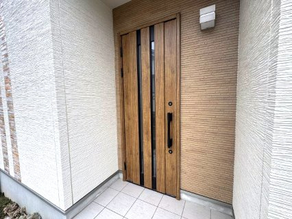 阪南市舞３丁目　中古戸建の玄関