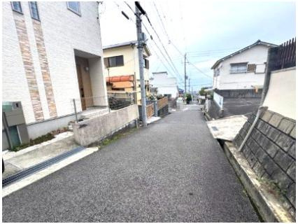 阪南市舞３丁目　中古戸建の前面道路含む現地写真