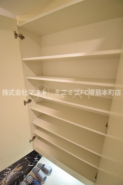 カスタリア堺筋本町の玄関