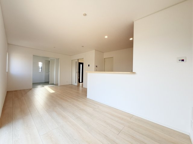 クレイドルガーデン藍住町富吉第1の居間・リビング|こちらのリビングで趣味の時間をお楽しみください