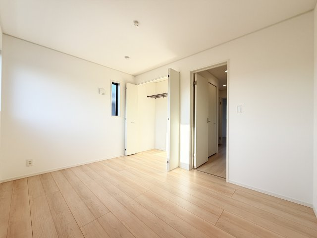 クレイドルガーデン藍住町富吉第1の洋室|落ち着いた色調の洋室です