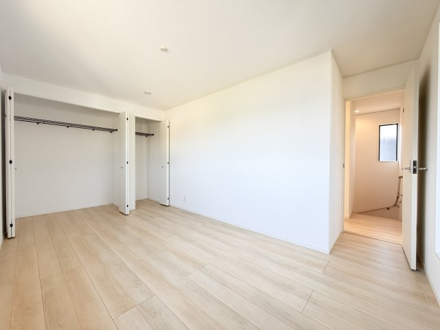 クレイドルガーデン藍住町富吉第1の寝室|開放的な寝室です