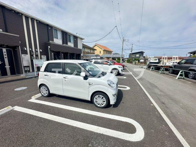 ブルゴーニュの駐車場|高崎、前橋のお部屋探しはエンドスケープまで！お客様の理想お聞かせ下さい♪
