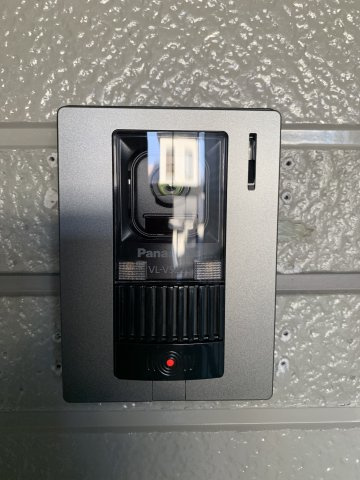 アーバンライフ幸のセキュリティ|モニタ付きインターホン※反転間取　実際の色や建具は異なります。