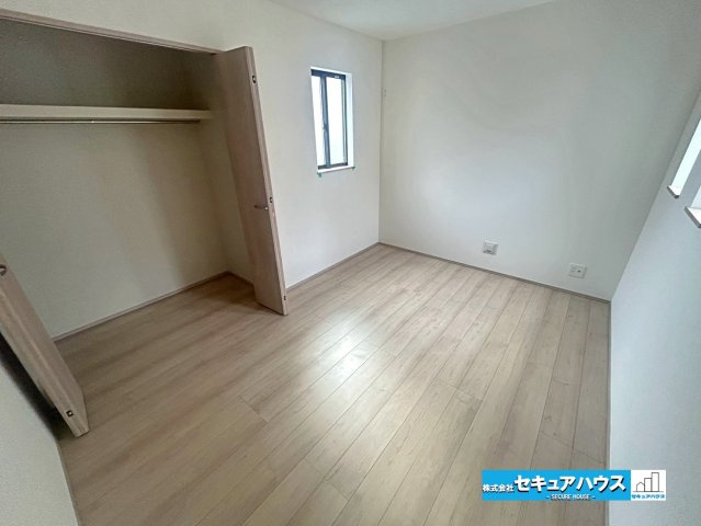【本日ご案内可能】刈谷市松坂町2丁目　全1棟の洋室|【洋室6帖】
◆お子様のお部屋や主寝室、来客時の宿泊室、趣味のお部屋としてもご利用いただけます♪
◆全居室収納付きのため各居室ごとにお洋服や荷物をしまうことができます。　　　　　　　　　　　　　　　　