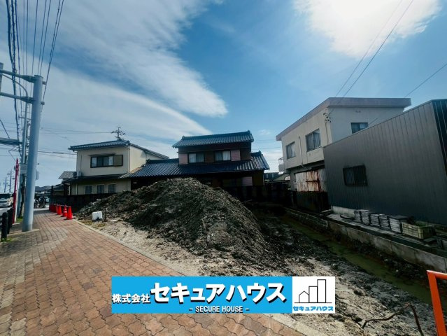 【同施工物件ご案内可能】刈谷市松坂町2丁目　全1棟の外観|【現地外観写真】
◆未完成物件のため、同施工物件ご案内可能◎
◆駐車並列2台可能！オプション工事でカーポート設置などいかがでしょうか。その他にも、フェンスなどの「オプション工事」もご提案いたします♪　