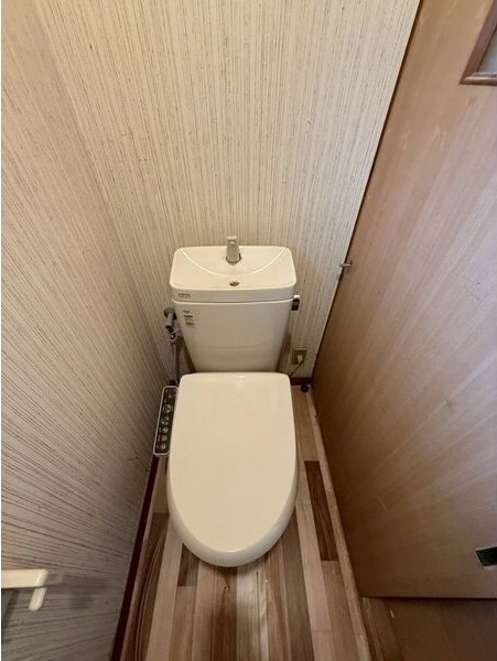 千葉県流山市名都借戸建のトイレ|コンパクトで使いやすいトイレです