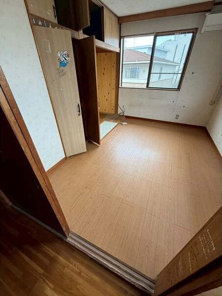 千葉県流山市名都借戸建の内装|明るい室内です
