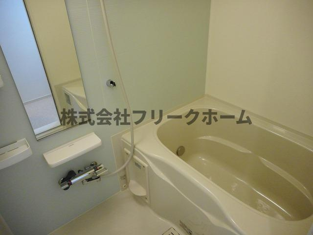 三鷹市上連雀８丁目のアパートの浴室