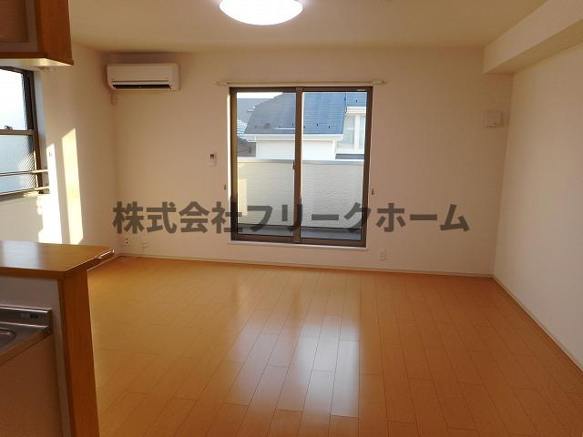 三鷹市上連雀８丁目のアパートの居間・リビング