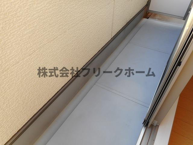 三鷹市上連雀８丁目のアパートのバルコニー