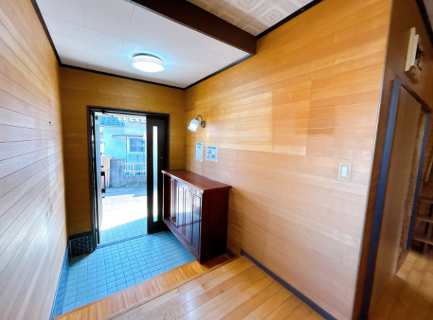 八代市豊原中町中古戸建の玄関