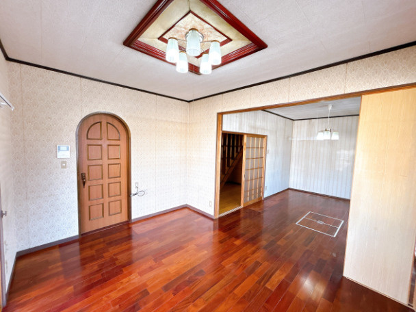 八代市豊原中町中古戸建の居間・リビング