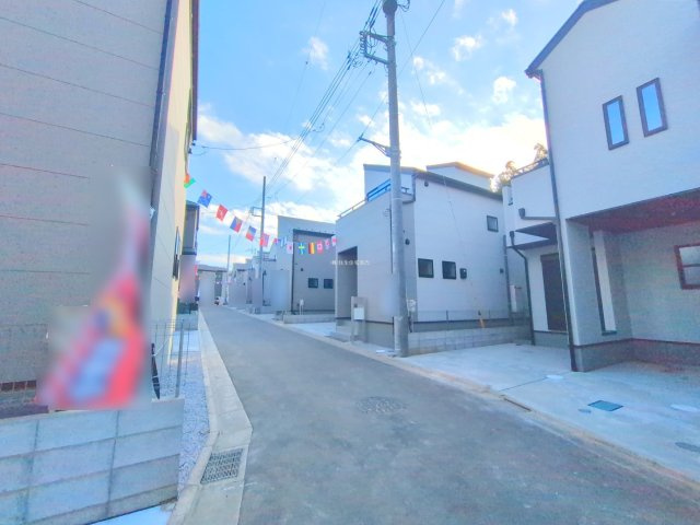 富士見市渡戸１丁目の新築一戸建の前面道路含む現地写真|約4.2mの前面道路です。