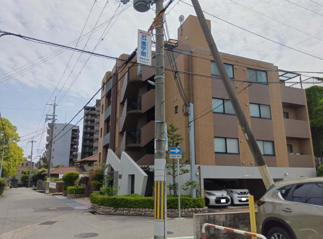 ロイヤル甲東園の外観