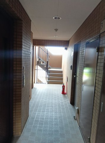 ロイヤル甲東園のその他|3階廊下