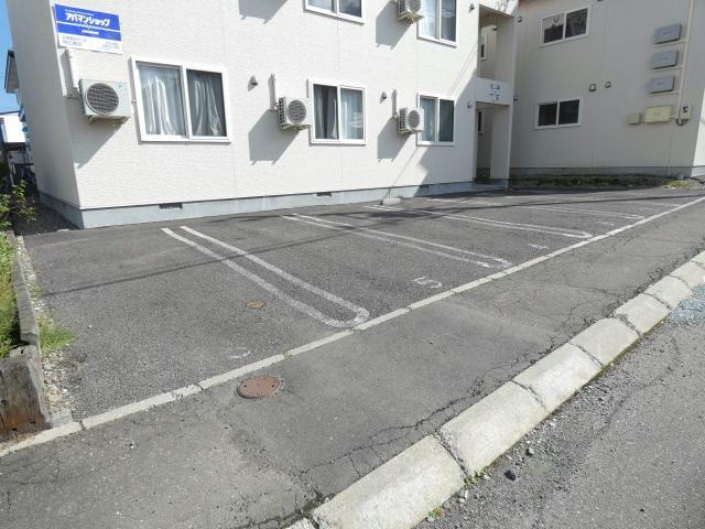 EST02(北棟)の駐車場