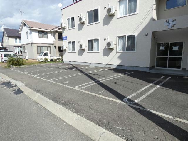 EST02(北棟)の駐車場