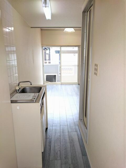 玄関から見た室内